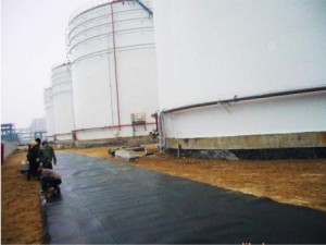 神華集團煤改氣焦油罐防滲施工現場(chǎng)